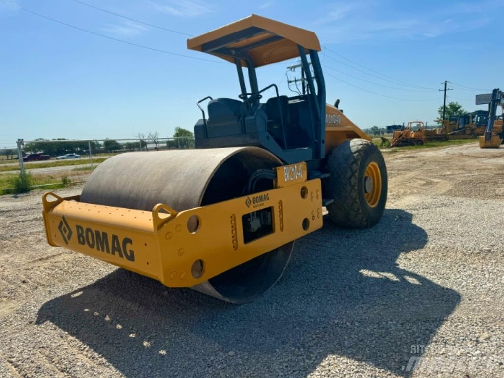 Bomag BW 211 D-40 Kombinované válce