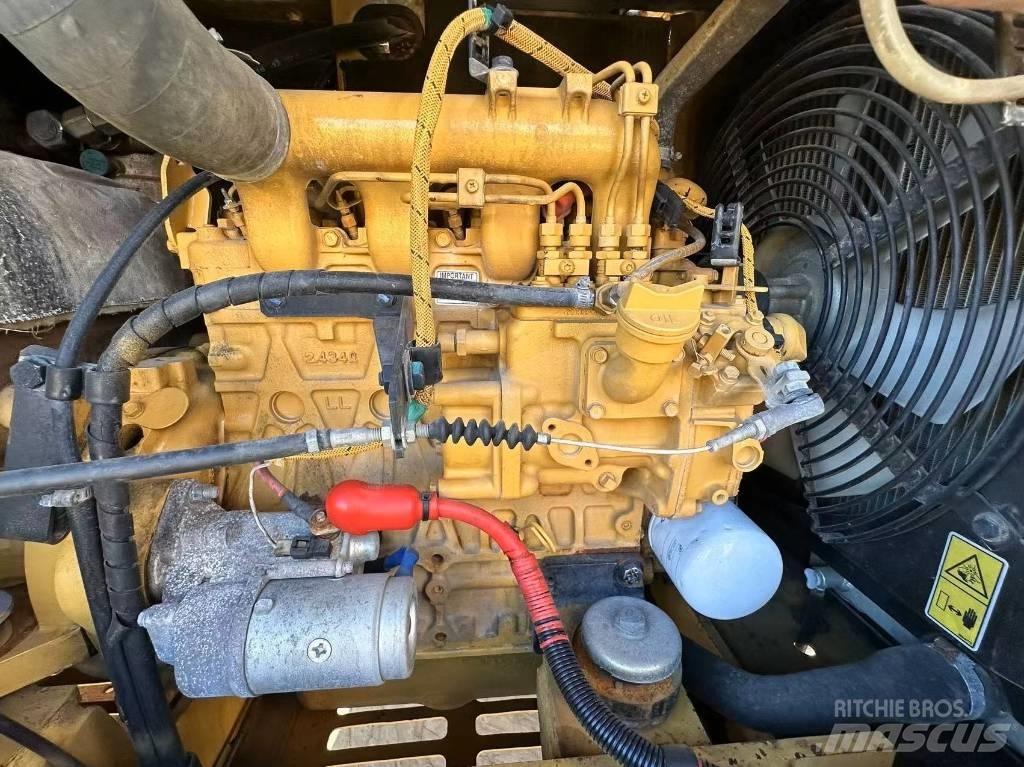 CAT 305.5 Mini rýpadla < 7t
