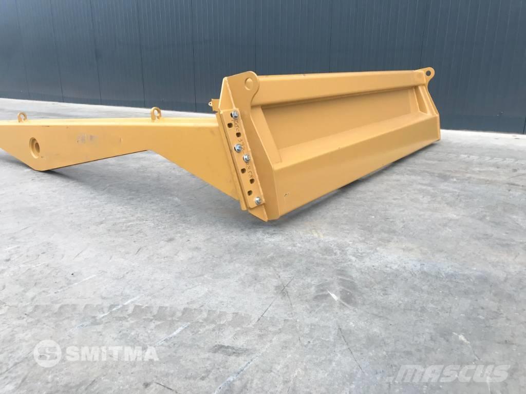 CAT 725 Zadní dveře