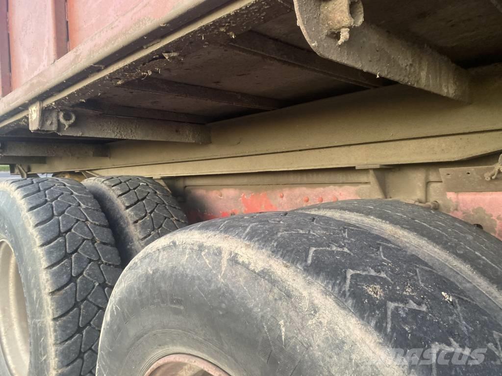 Scania vogntræk Sklápěcí přívěs