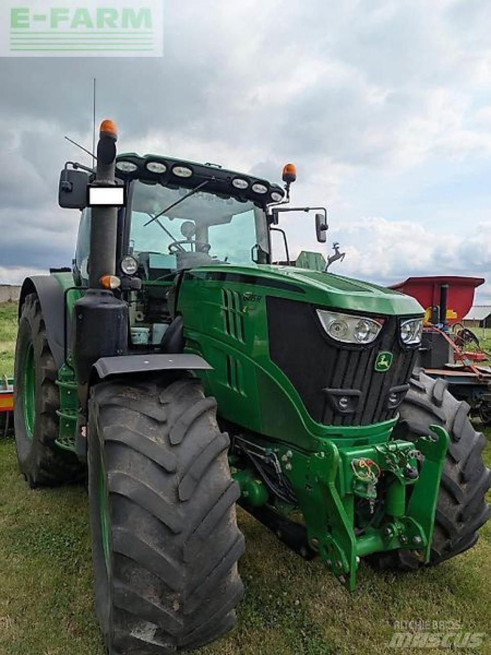 John Deere 6215 r Traktory