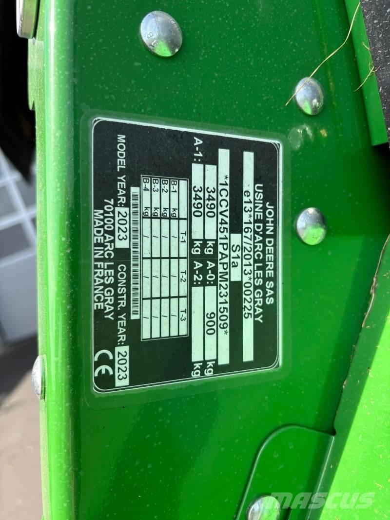 John Deere V451M Lis na válcové balíky