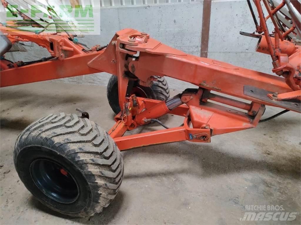 Kuhn Manager 8 NSH Konvenční pluh