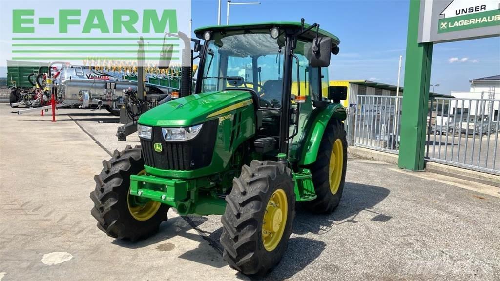 John Deere 5058E Traktory