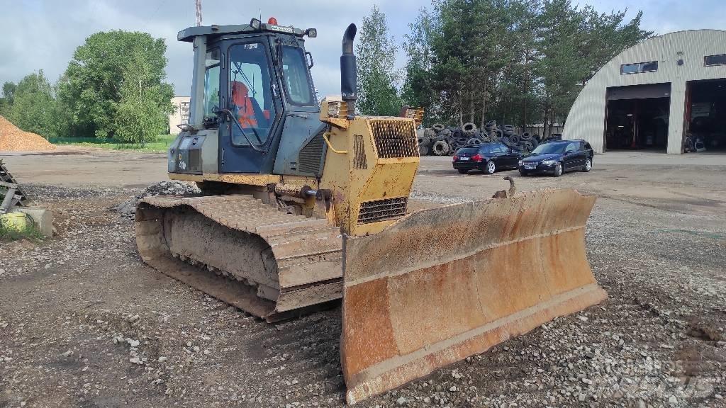 Komatsu D41P-6 Pásové dozery