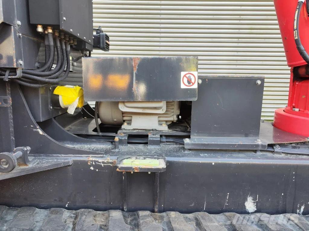 Unic URW 506 CDE Pásové jeřáby