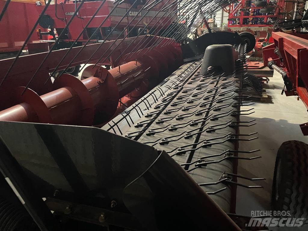 Case IH 3016 Kombajnové hlavice