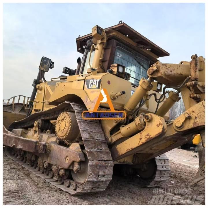 CAT D8T bulldozers Pásové dozery