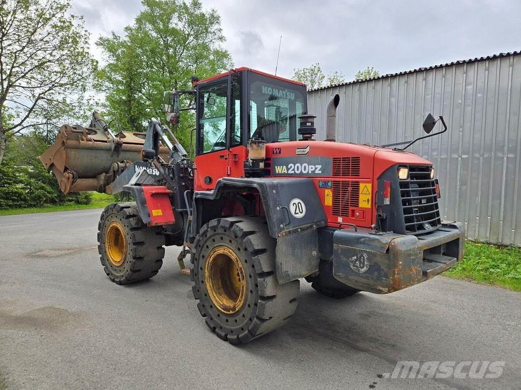 Komatsu WA200PZ-6 Kolové nakladače