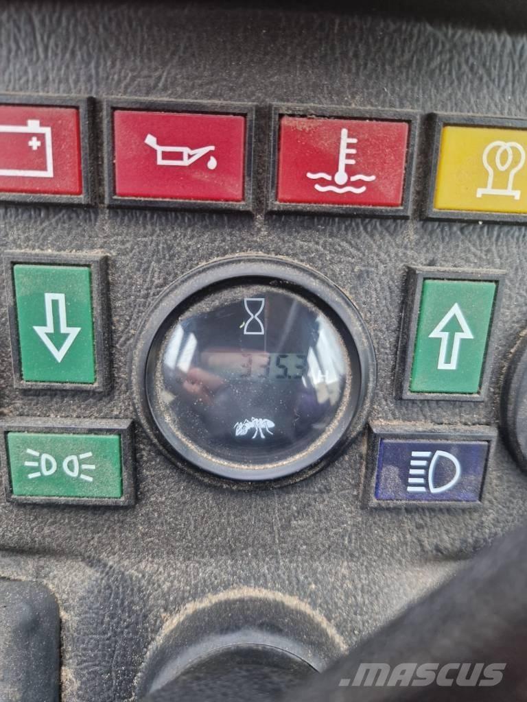 GiANT G 2500 HD Kolové nakladače