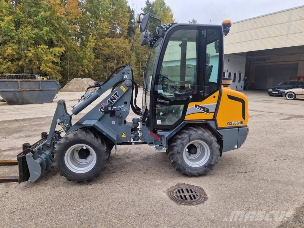 GiANT G 2500 HD Kolové nakladače