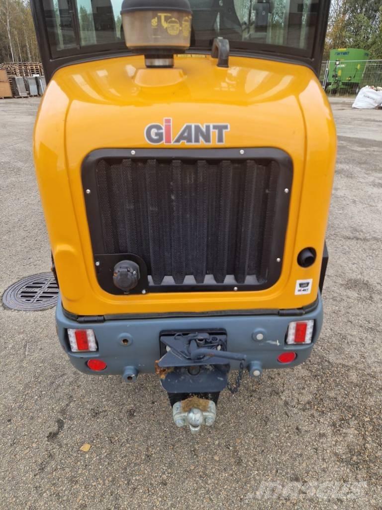 GiANT G 2500 HD Kolové nakladače