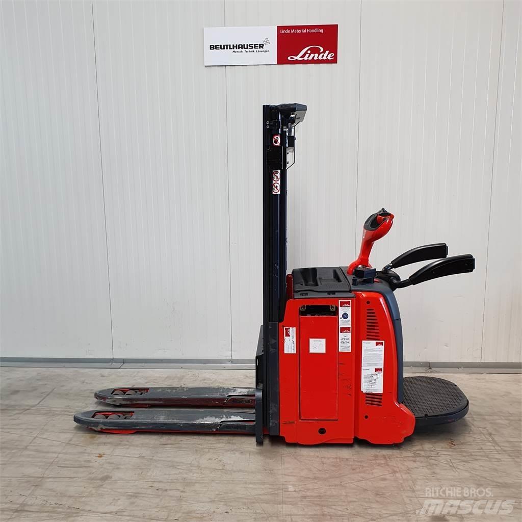 Linde D12AP Ručně vedené vysokozdvižné vozíky