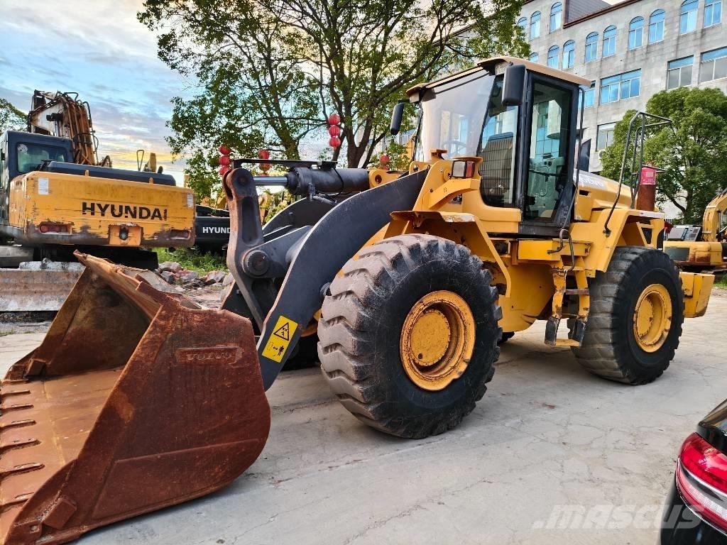 Volvo L 120 Kolové nakladače