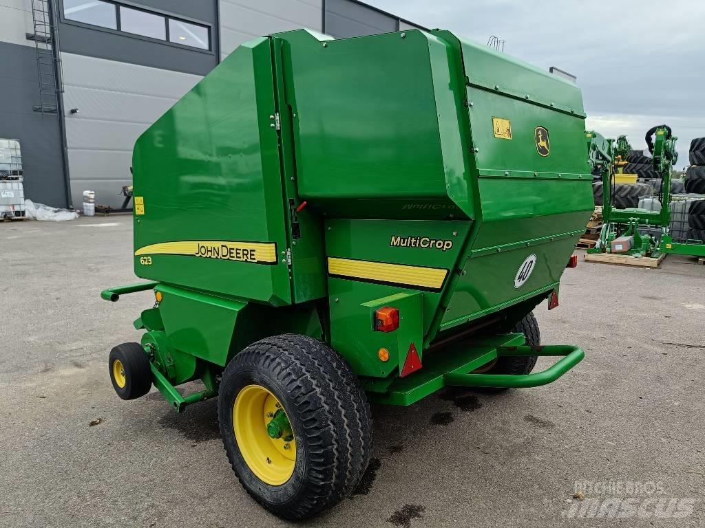 John Deere 623N Lis na válcové balíky