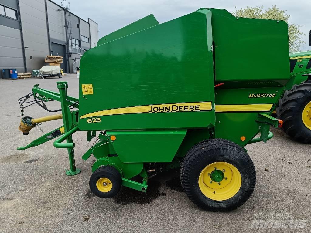 John Deere 623N Lis na válcové balíky