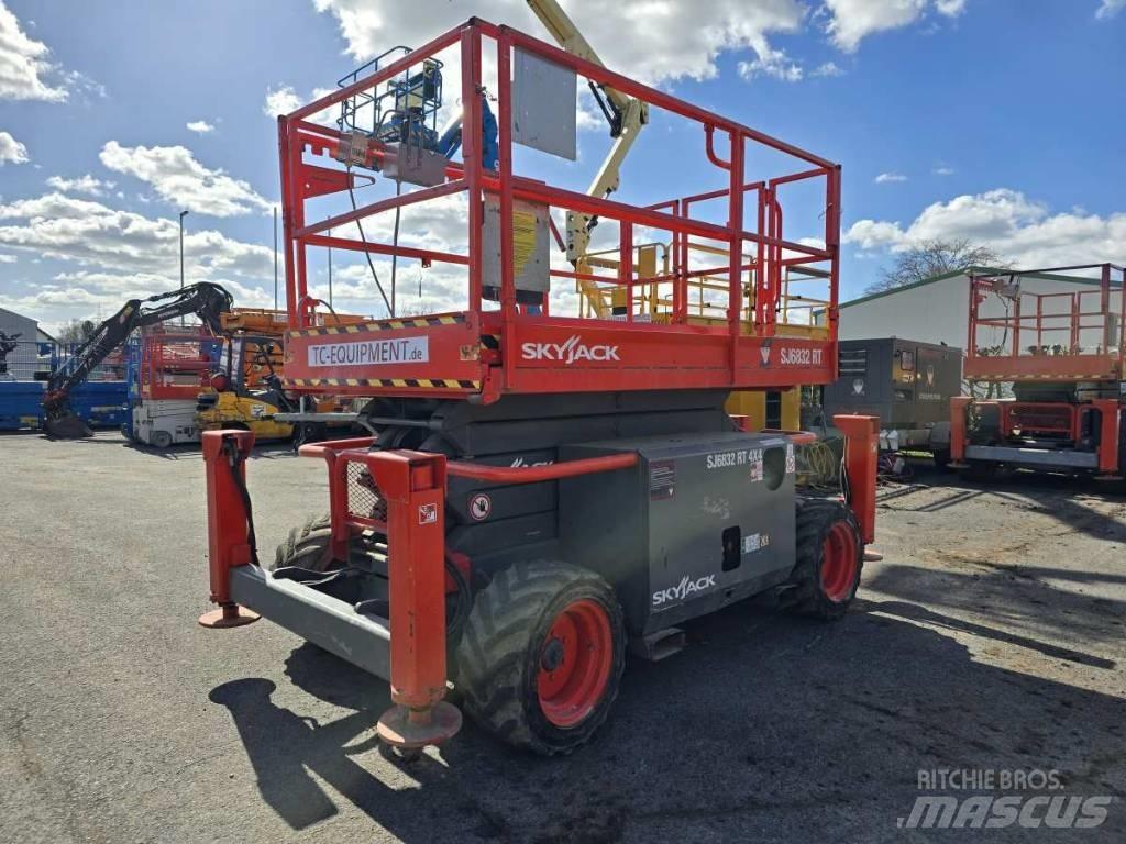 SkyJack SJ 6832 RT Nůžková zvedací plošina