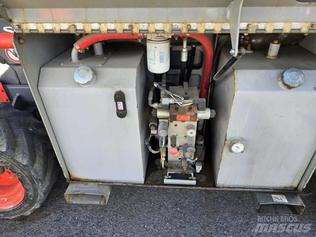 SkyJack SJ 6832 RT Nůžková zvedací plošina