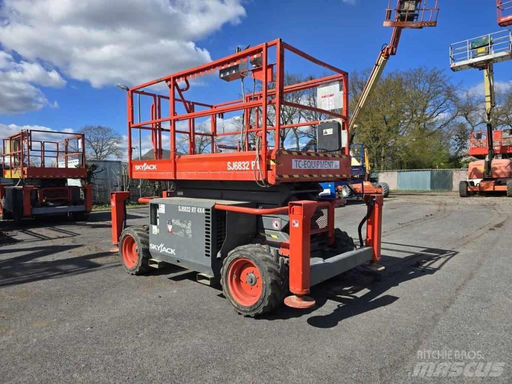 SkyJack SJ 6832 RT Nůžková zvedací plošina