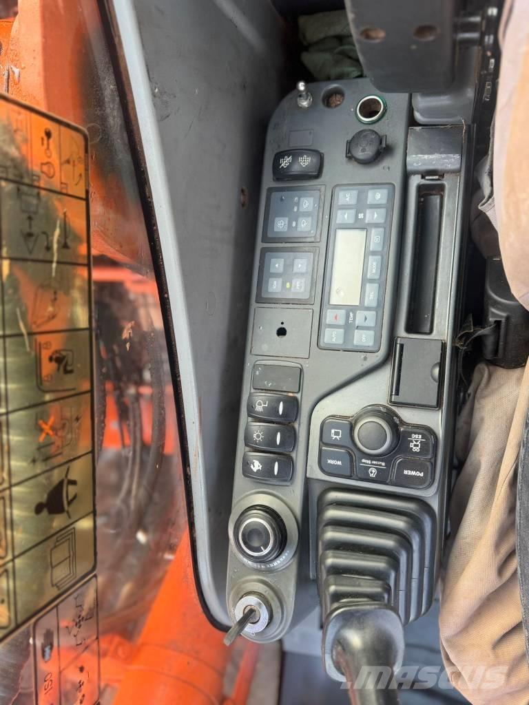 Doosan DX 225 LC Pásová rýpadla