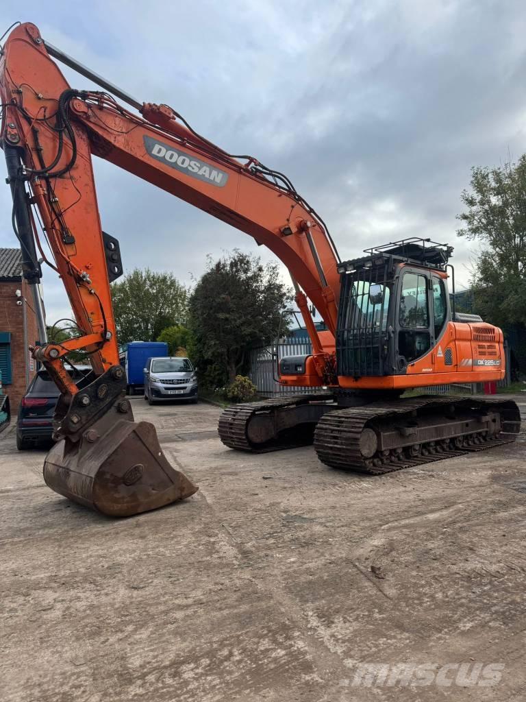 Doosan DX 225 LC Pásová rýpadla