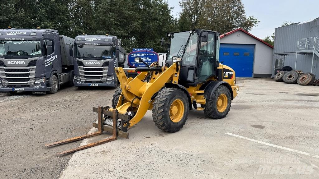 CAT 908 Kolové nakladače