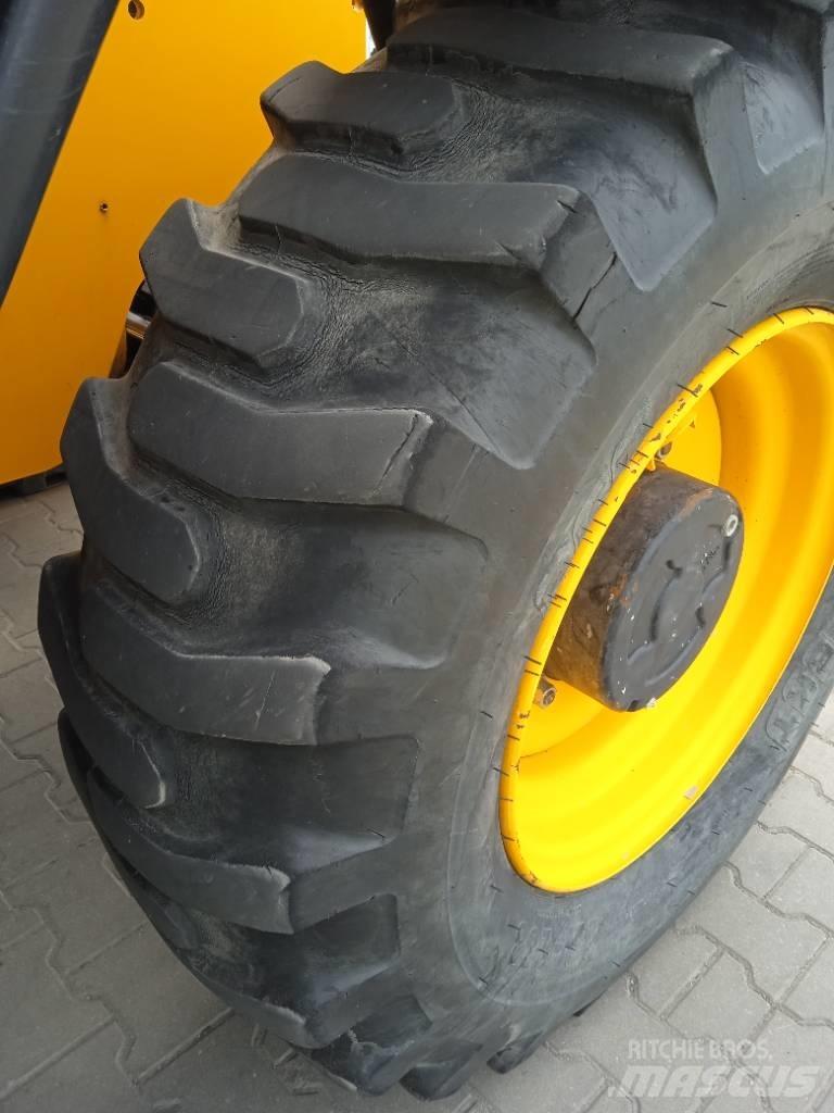 JCB 540-140 Teleskopické manipulátory