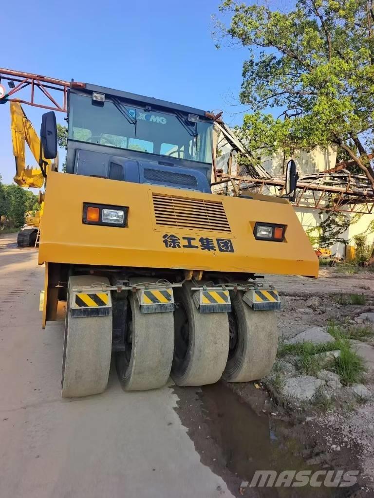 XCMG XP 263 Pneumatikové válce