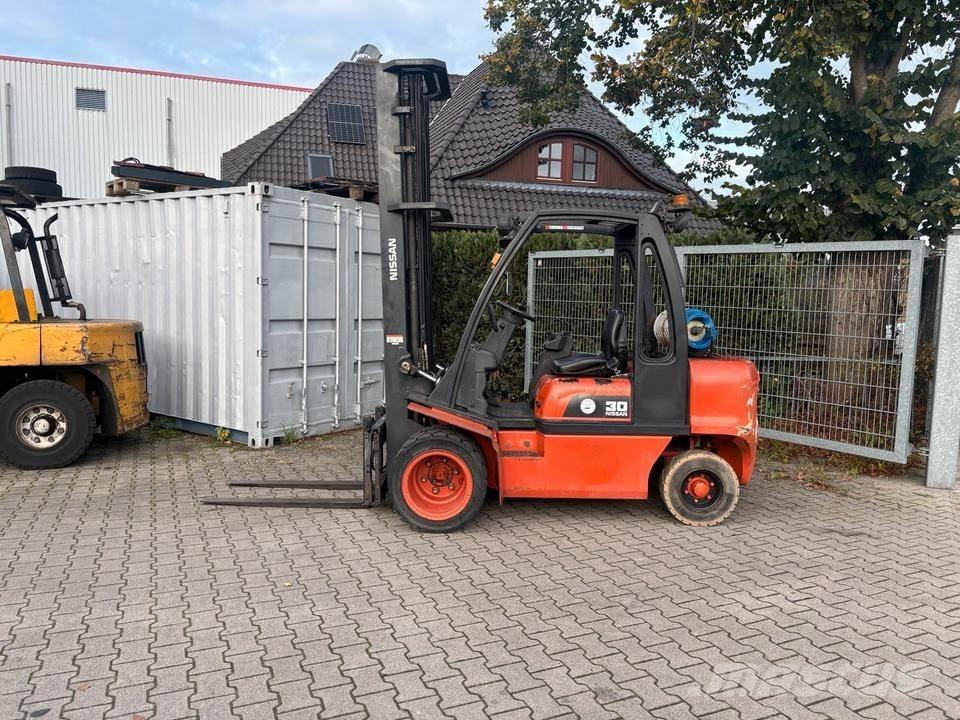 Nissan UGD02 A 30 PQ LPG vozíky