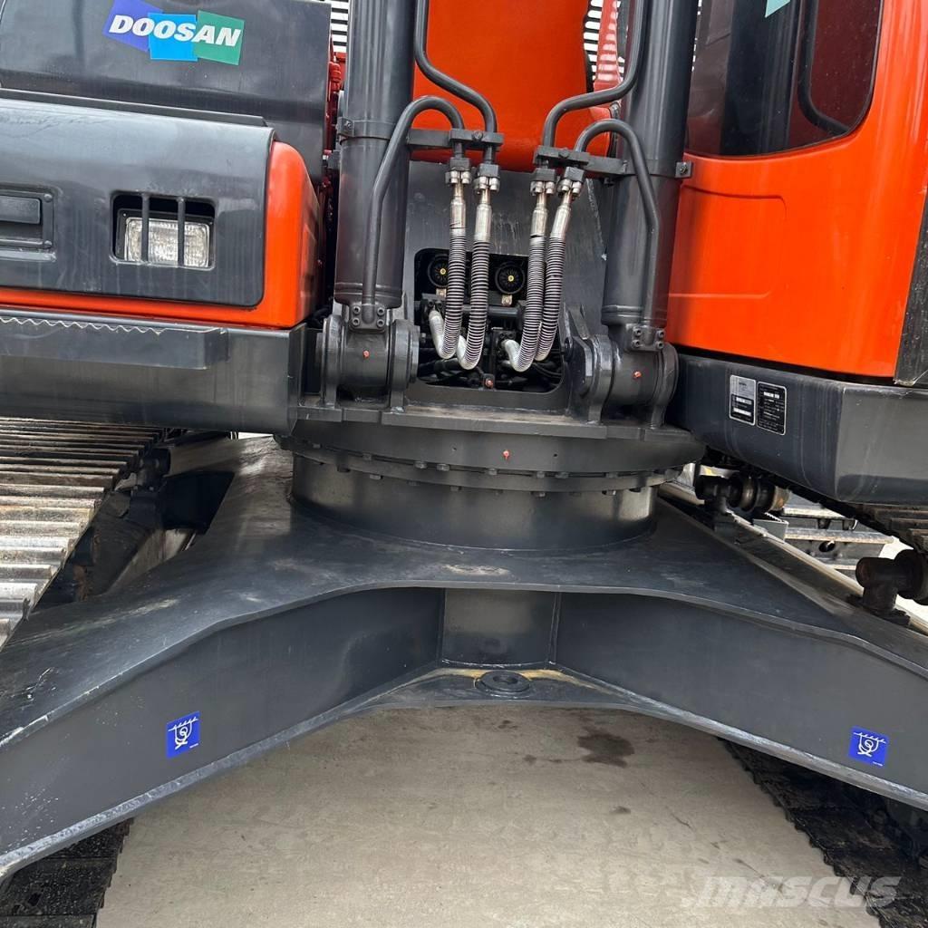 Doosan DX225LC-9 Pásová rýpadla