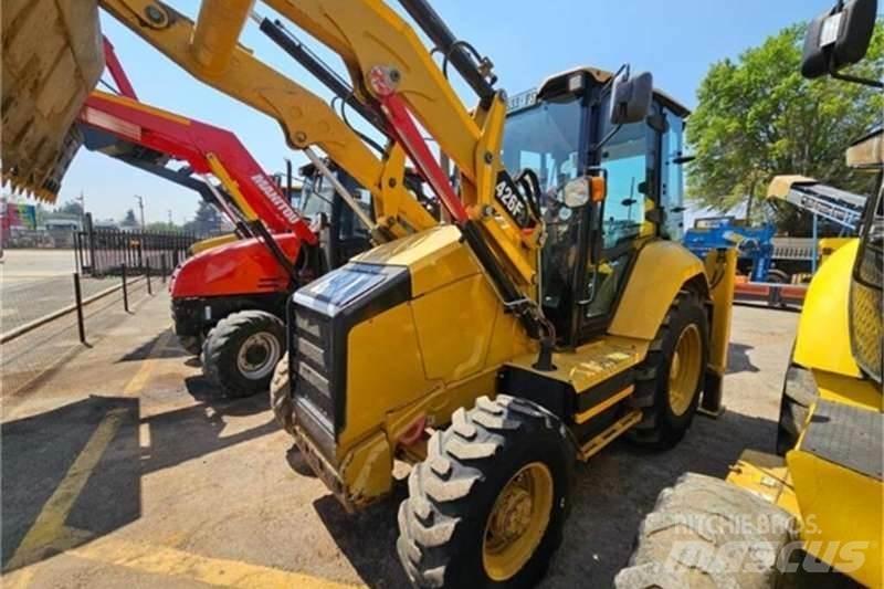 CAT 426F2 TLB Rýpadlo-nakladače