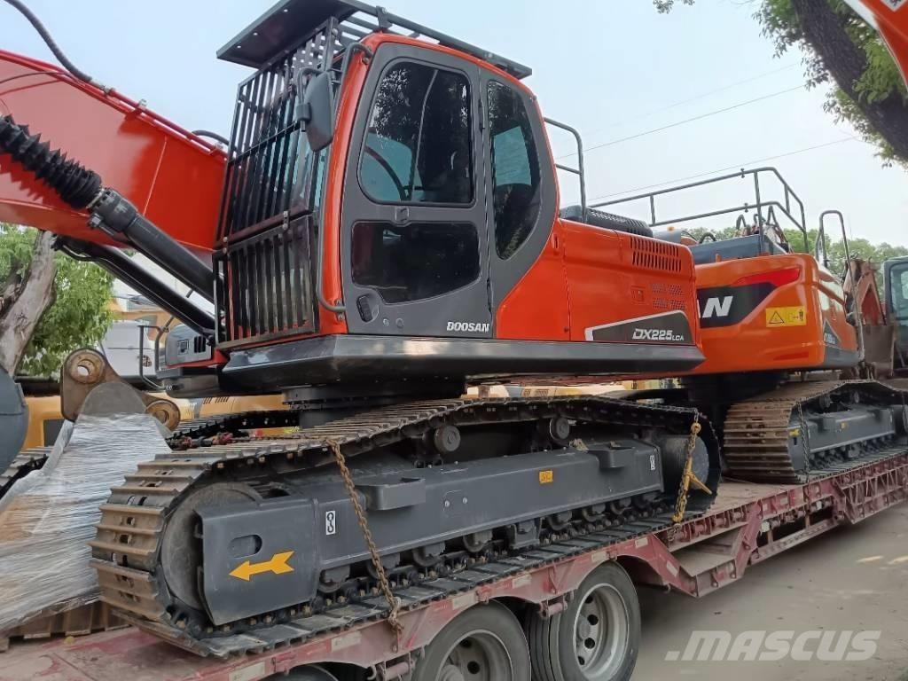 Doosan DX 225 Pásová rýpadla
