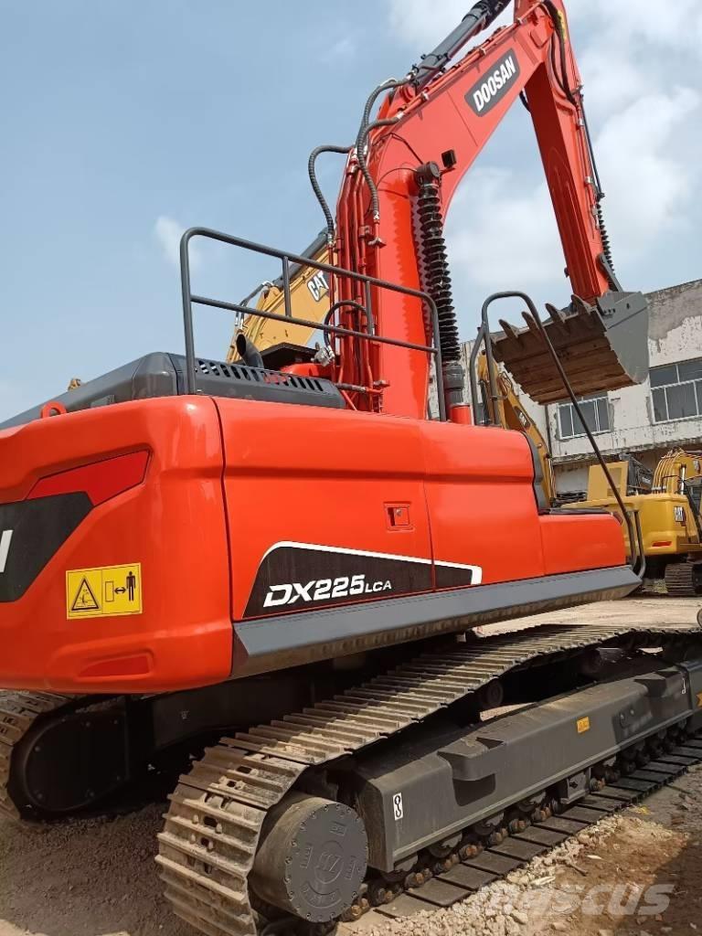 Doosan DX 225 Pásová rýpadla