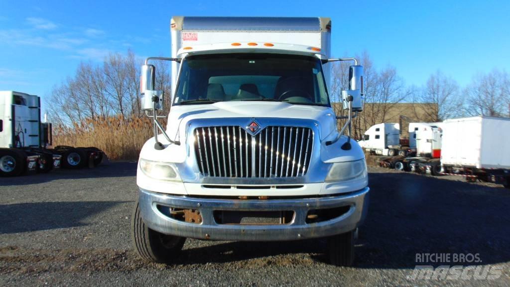 International 4300 Skříňová nástavba