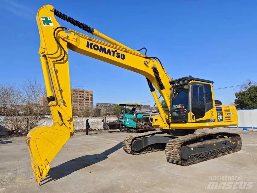 Komatsu PC 240-8 Pásová rýpadla