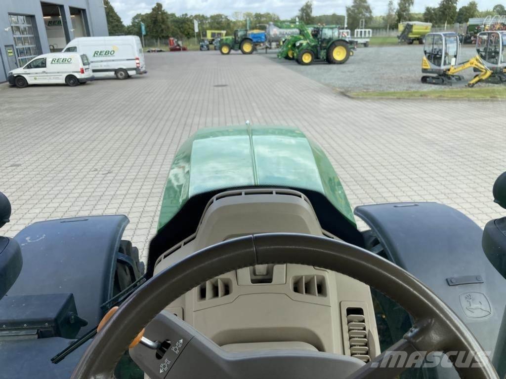 John Deere 6R215 Traktory
