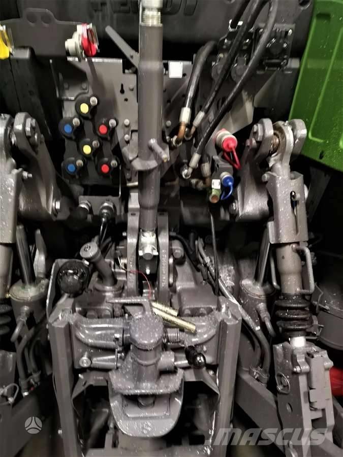 Fendt 718 Vario Traktory