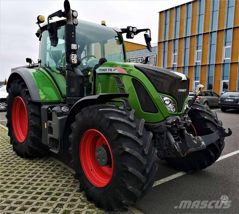 Fendt 718 Vario Traktory