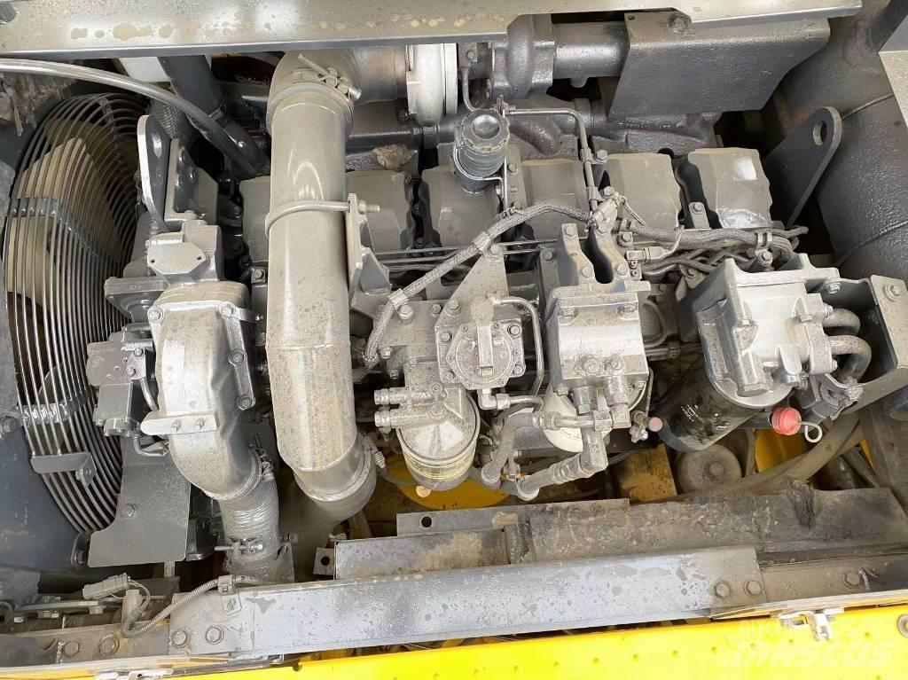 Komatsu PC 450 Pásová rýpadla