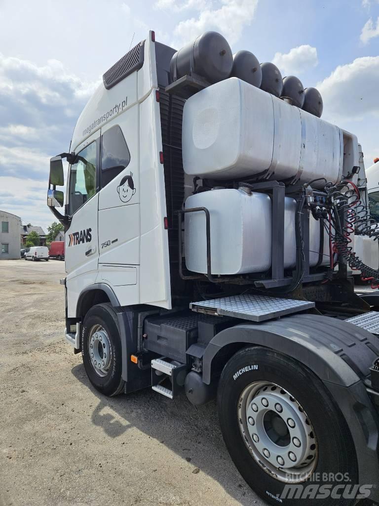 Volvo FH16 750KM 8x4 Tahače
