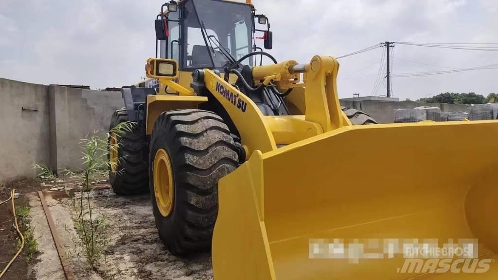 Komatsu WA 470 Kolové nakladače