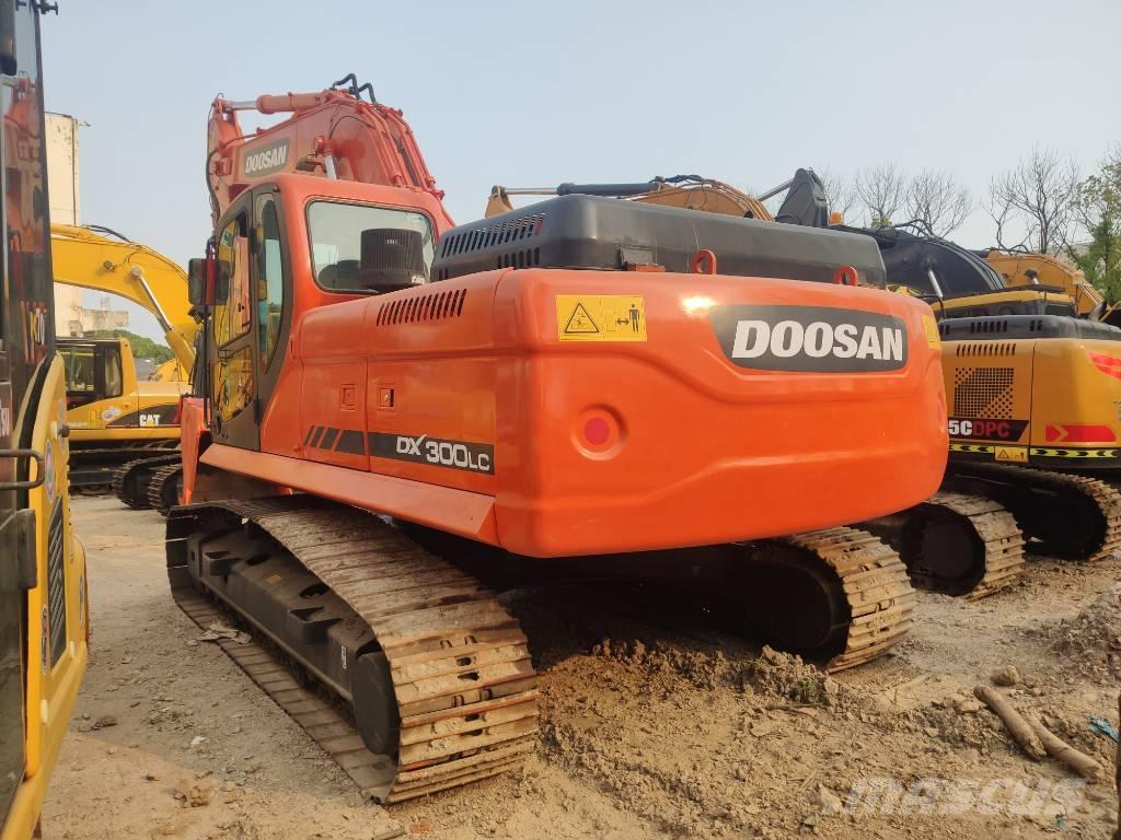 Doosan DX 300 Pásová rýpadla