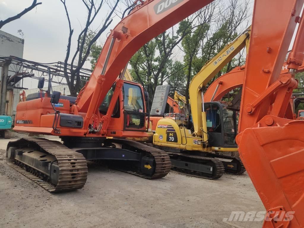 Doosan DX 300 Pásová rýpadla