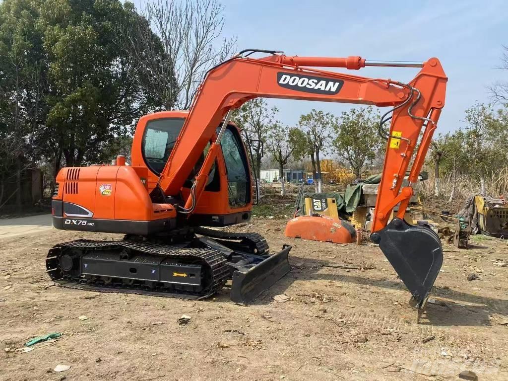 Doosan DX 75-9 C Midi rýpadla 7t - 12t