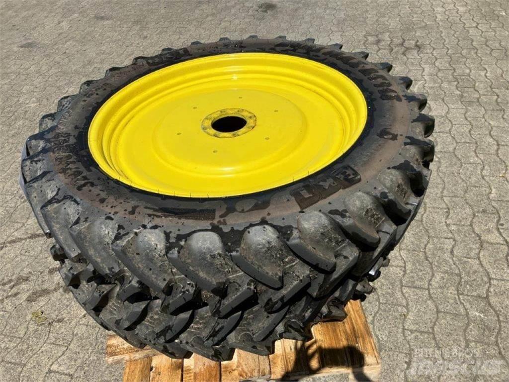 BKT 320/90R42 Pneumatiky, kola a ráfky