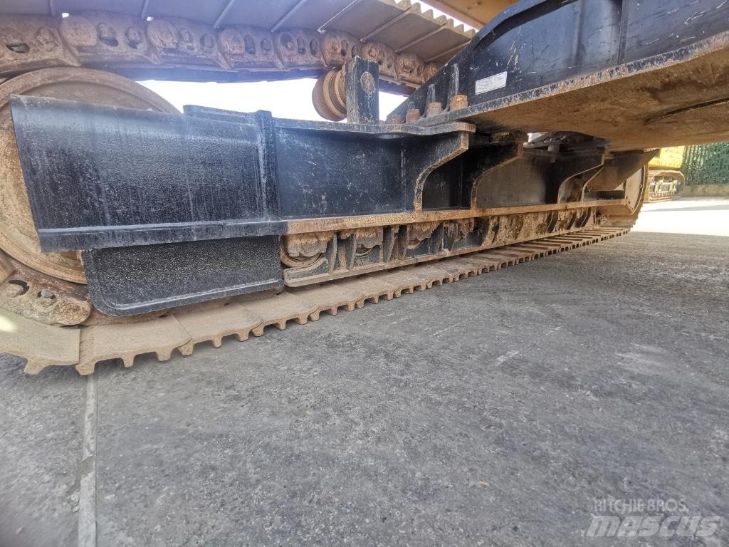 CAT 352 Pásová rýpadla