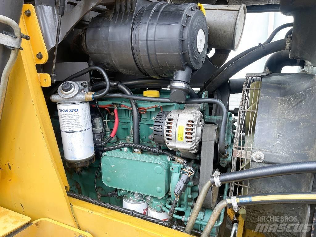 Volvo BL71 Rýpadlo-nakladače