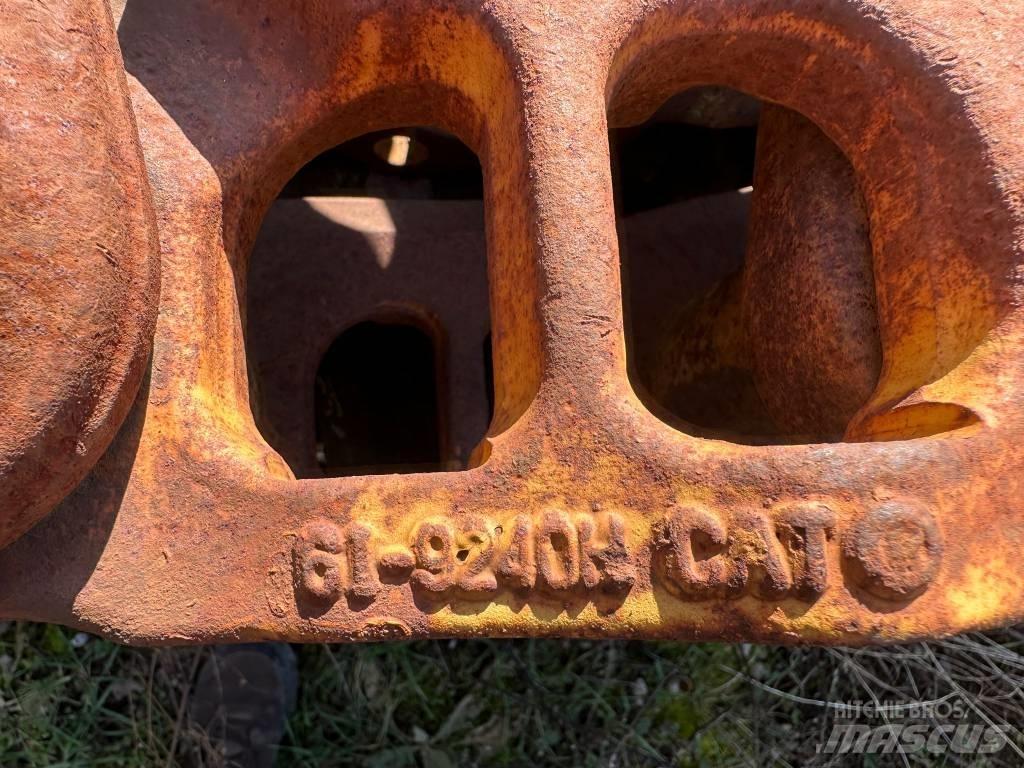CAT D 6 R Pásy, řetězy a podvozek