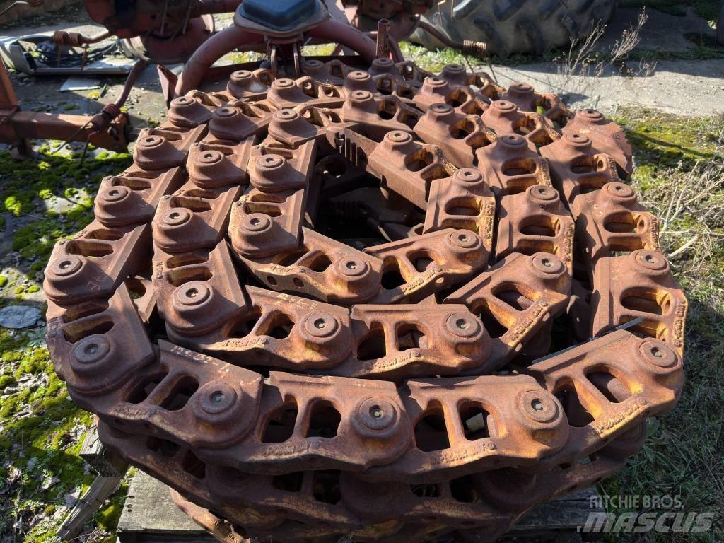 CAT D 6 R Pásy, řetězy a podvozek