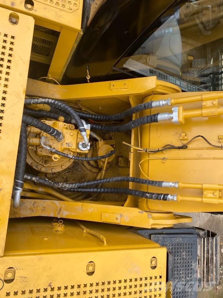 CAT 330 D Pásová rýpadla